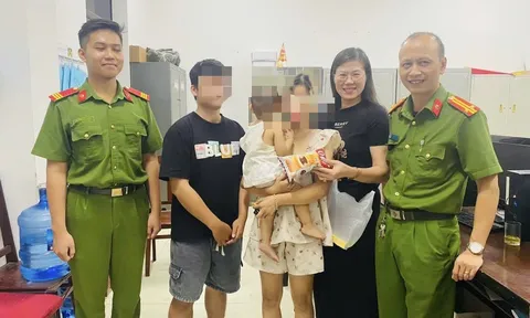 Phát hiện người mẹ trẻ tinh thần bất ổn ôm con đứng trên cầu Văn Lang, công an lập tức can thiệp