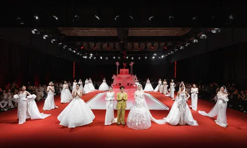 Lương Thùy Linh “cân” váy cưới khó, Naomi hóa cô dâu gợi cảm tại Vietnam Wedding Week 2026 ngày 2