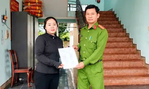 Công an hỗ trợ người phụ nữ nhận lại 100 triệu đồng chuyển nhầm