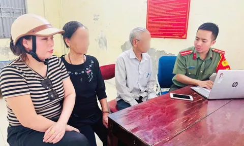 Người đàn ông mang 5 chỉ vàng đi bán, chủ tiệm lập tức đưa đến công an