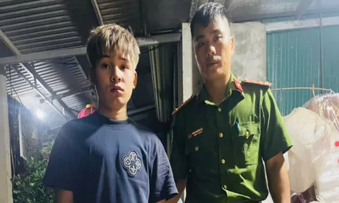 Bé trai 14 tuổi đi trong đêm mưa đã về với gia đình