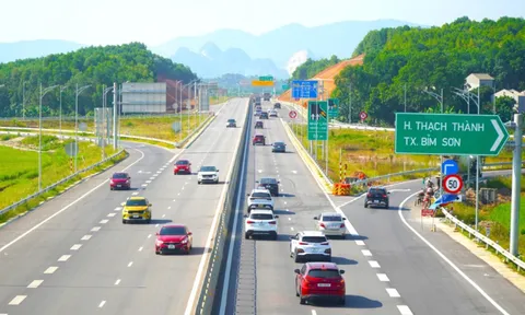 Quy định giữ khoảng cách trên đường cao tốc 2026 ra sao? Giữ khoảng cách trên đường cao tốc 60km/h, 80km/h, 100km/h, 120km/h bao nhiêu mét?