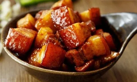 Kho thịt mãi không mềm ngon, thử thêm 1 thứ này, thịt rục mềm, màu nâu óng cực đẹp
