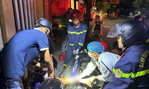 Giải cứu nạn nhân mắc kẹt trong xe máy sau tai nạn giao thông