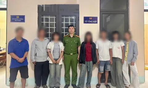 4 cháu nhỏ lên xe đi Hà Nội, công an nhanh chóng can thiệp