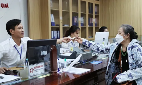 Công chức xã làm cùng lúc 2 vị trí: Có được hưởng phụ cấp kiêm nhiệm không?