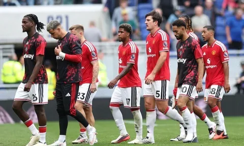 Thủng lưới 6 bàn sau 3 trận, HLV Carrick có phải “tội đồ" lớn nhất của Man Utd?