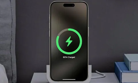 Sạc pin điện thoại đến 80% hay 100% rút sạc mới đúng?