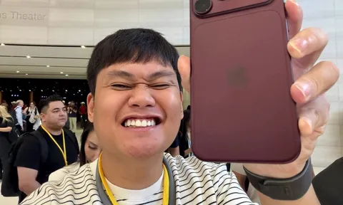 KOL Việt nói gì sau khi trực tiếp cầm iPhone Duo và iPhone 18 Pro?