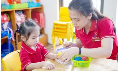 Hỗ trợ 1.500.000 đồng/tháng cho viên chức quản lý, giáo viên mầm non đến hết HK 1 năm học 2027 - 2028 theo Nghị quyết 19 khi công tác tại cơ sở giáo dục nào?