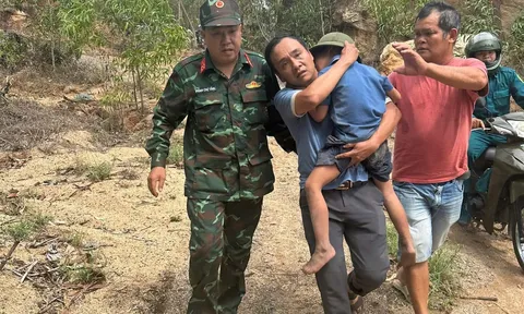 Bé trai đi lạc 20km được tìm thấy an toàn sau một đêm trên núi, xúc động chú chó luôn ở bên