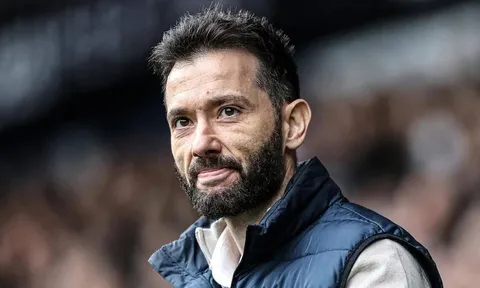 Valencia sa thải HLV Carlos Corberan sau khởi đầu tệ hại tại La Liga