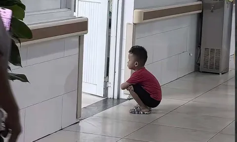 Cảnh tượng trước cửa phòng sinh khiến 2 triệu người dừng lại xem, lý do phía sau gây xúc động