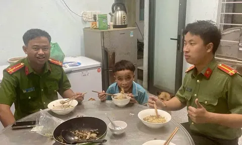 Gia cảnh đặc biệt khó khăn của cậu bé đi bộ gần 100km để tìm gặp mẹ