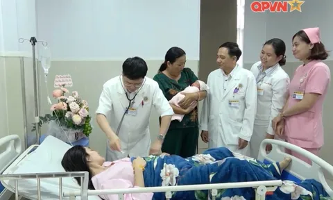 Mổ khẩn cấp cứu thai phụ 36 tuần bị rắn cắn