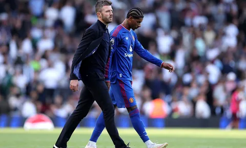 Fulham đánh rơi chiến thắng, Manchester United thoát thua phút cuối