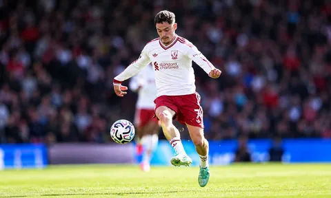 Huyền thoại Jamie Carragher giục HLV Iraola gạch tên bom tấn 100 triệu bảng Florian Wirtz
