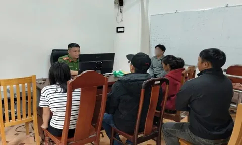 Tìm thấy 2 bé gái 14 tuổi chuẩn bị lên xe khách đi tìm “việc nhẹ, lương cao” theo lời dụ dỗ trên mạng
