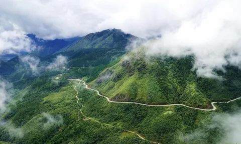 Vẻ đẹp như tiên cảnh của ‘vua đèo’ dài nhất Việt Nam