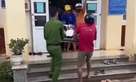 Kịp thời mở đường, cứu người phụ nữ bị bồn nước rơi trúng