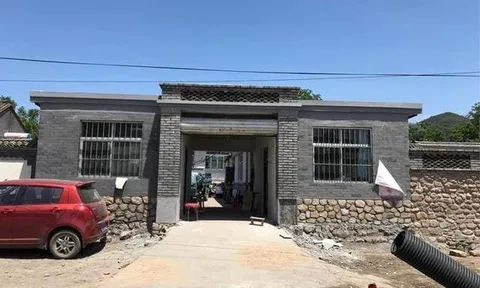 Vì sao người xưa dặn “Nghèo không sửa cửa, giàu không dời mộ”?