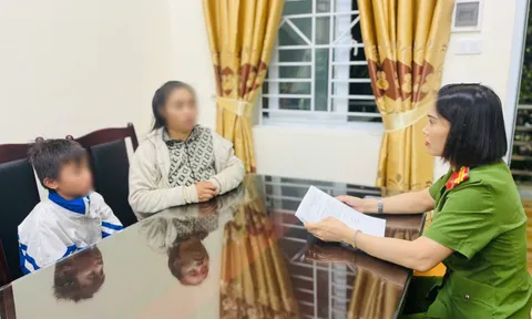 Bé trai 12 tuổi đi lang thang một mình đã về với gia đình