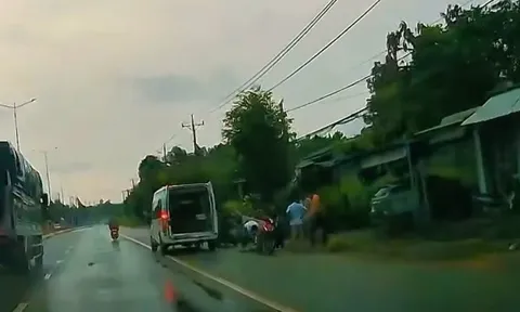 Đang đi xe máy, người phụ nữ gặp nạn, ngưng tim giữa đường vì lỗi nhiều người đi xe mắc phải