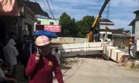 Khoảnh khắc cổng làng đổ sập, bé trai lớp 3 bị đứt lìa cánh tay