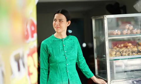 Người phụ nữ chuyển giới mở quán cơm gà, gồng gánh nuôi mẹ và 3 người cháu