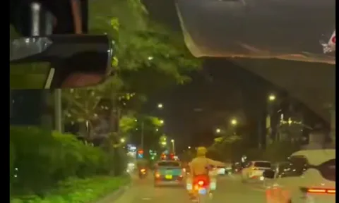 CSGT Hà Nội kịp thời mở đường đưa người đàn ông có biểu hiện đột quỵ đến bệnh viện