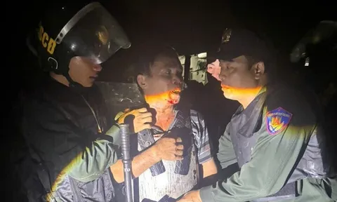 Xin ở nhờ rồi không chịu rời đi,  Hoàng Hữu Lai mặc áo giáp tự chế, dùng dao tấn công công an