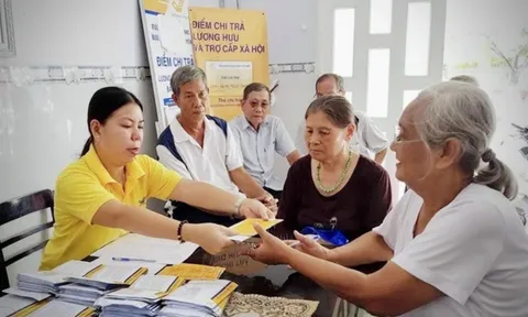 Lương hưu tháng 10/2026 được chuyển khoản trong 2 đợt: Ai nhận trước, ai nhận sau?