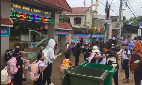 Học sinh ăn sáng cạnh thùng rác, 2 trường ở Đắk Lắk nói gì?