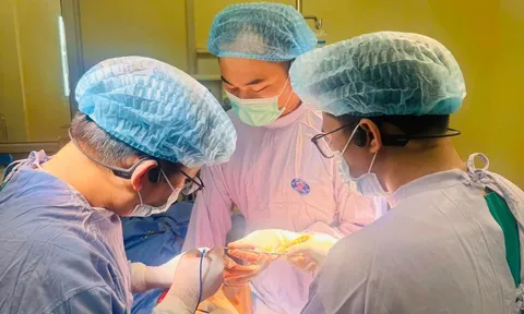 Bác sĩ Bệnh viện K nỗ lực giữ đôi chân cho bệnh nhân ung thư xương ác tính