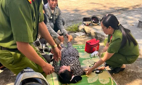 Người phụ nữ bất ngờ ngất xỉu khi thăm con đang bị tạm giam