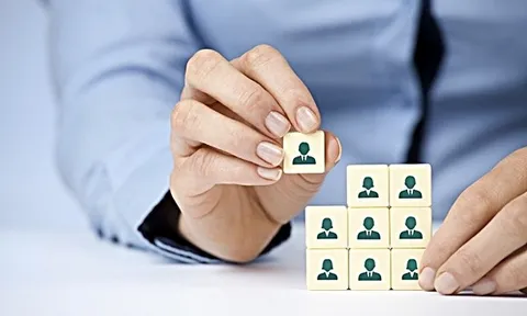 Lao động hợp đồng có được hưởng chính sách tinh giản biên chế khi đơn vị chuyển đổi?
