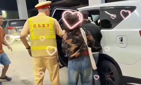 1h sáng, tiếng còi CSGT mở lối đưa sản phụ sắp sinh đến bệnh viện