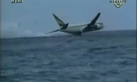 Yêu cầu hoang đường của 3 không tặc khiến máy bay lao xuống biển với tốc độ 320 km/h, 125 người bỏ mạng