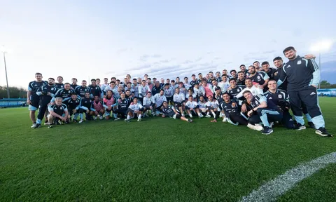 Lionel Messi hạnh phúc trong những ngày cuối cùng với đội tuyển Argentina