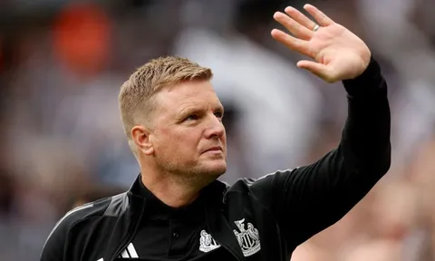 Manchester United đưa Eddie Howe vào tầm ngắm, Michael Carrick đứng trước nguy cơ mất ghế