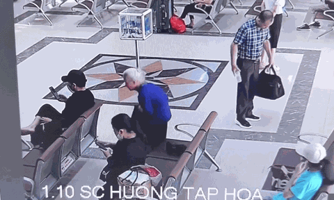 Chiếc túi hơn 10 triệu đồng bị bỏ quên ở Bến xe Mỹ Đình, camera ghi lại hành động gây chú ý của người phụ nữ