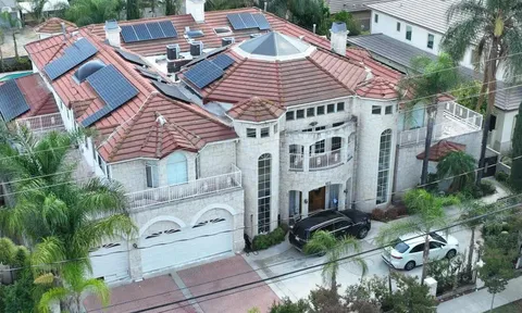 Phát hiện 21 người con của gia đình siêu giàu bị ngược đãi, 32 camera trong biệt thự hé lộ sự thật kinh hoàng