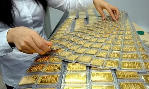 Giá vàng hôm nay 8/10: Vàng SJC quay đầu giảm 500.000 đồng/lượng, giá thế giới lao dốc