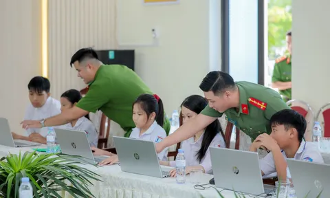 378 học sinh tham gia lớp học đặc biệt của Công an Phú Thọ