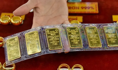 Giá vàng chiều 9/10: SJC bất ngờ tăng gần 2 triệu đồng/lượng, giá thế giới vượt 4.200 USD