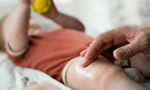 Quan hệ với hai anh em sinh đôi rồi mang thai: Người phụ nữ ngỡ ngàng trước kết quả xét nghiệm ADN