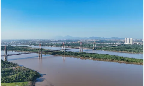 Công an Hà Nội tìm nhân chứng vụ phát hiện thi thể nam giới dưới sông Hồng
