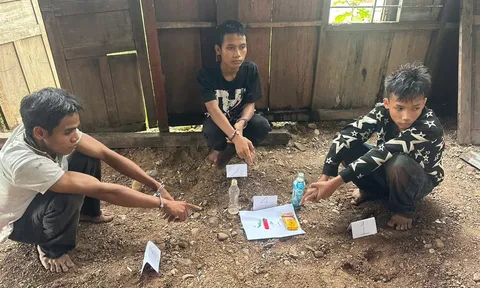 Lộ "bí mật động trời" trong căn nhà gỗ bỏ hoang ở Quảng Trị