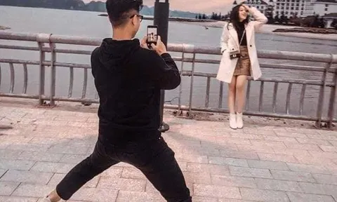 Vì sao đàn ông thường chụp ảnh người yêu xấu: Hoá ra chị em đang đổ oan cho các anh