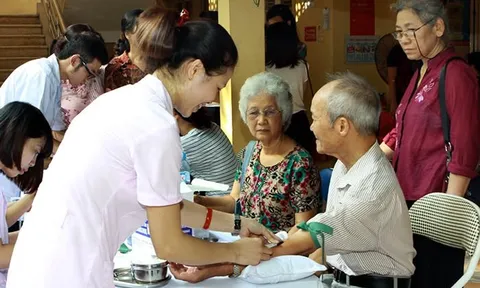Từ 15/10/2026, người đủ 70 và 75 tuổi được tặng 700.000 đồng tiền mặt , đối tượng nào thuộc diện áp dụng?